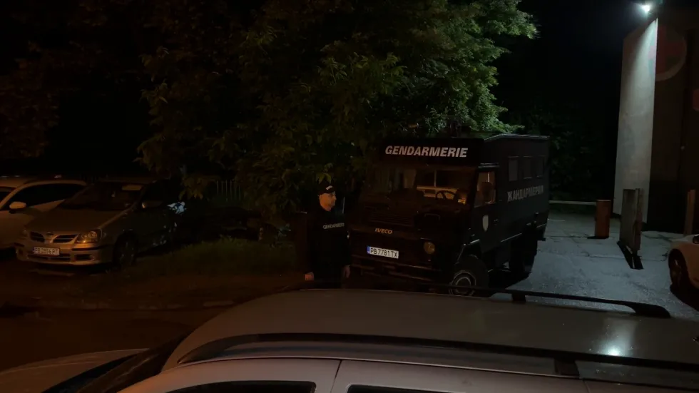 Барикадиралият се бивш полицай се e предал доброволно