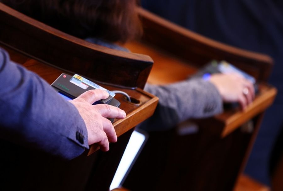 Депутатите не се разбраха кой да е председател на парламента
