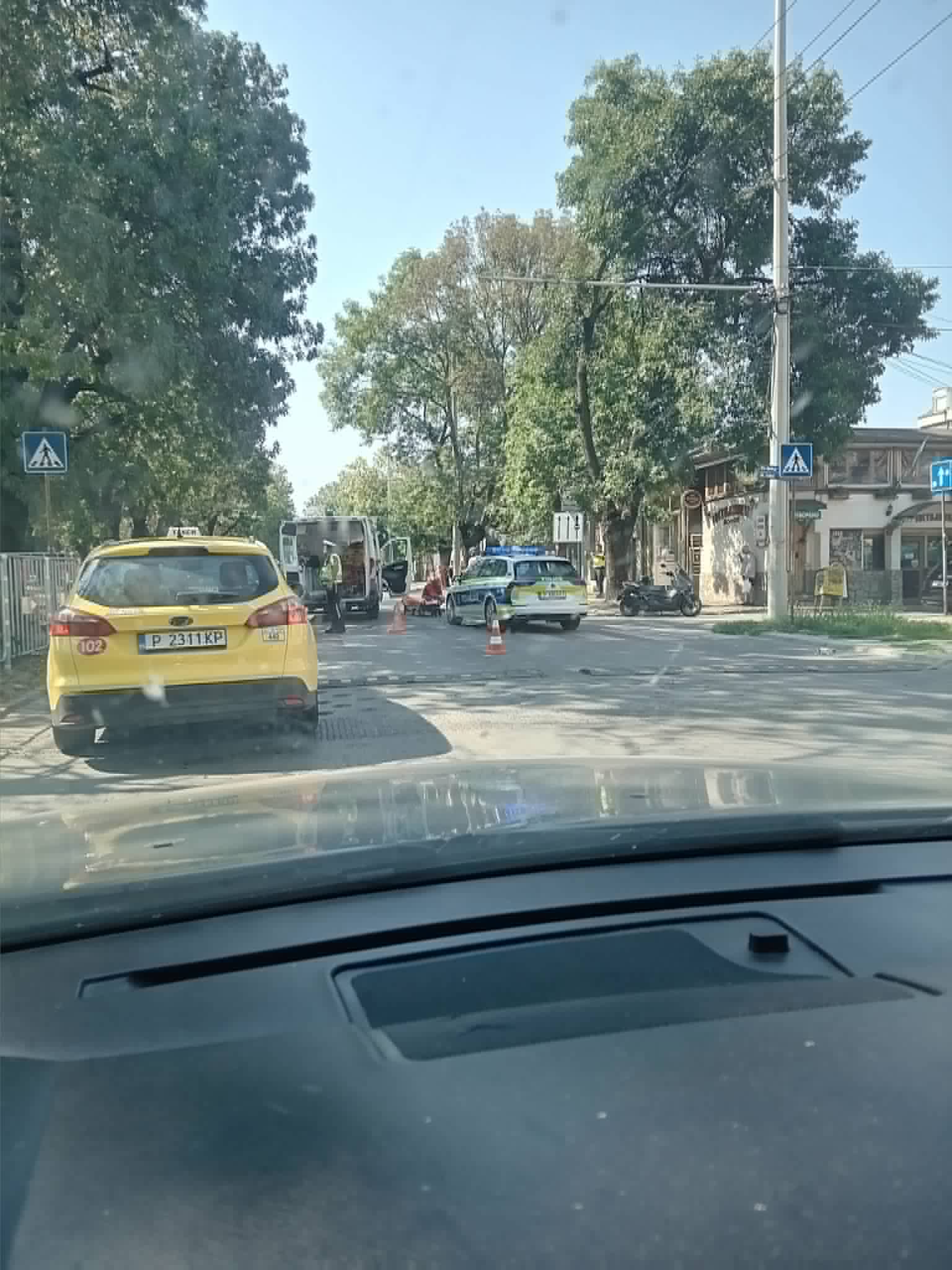 Блъснатият днес на пешеходна пътека мъж е с опасност за живота