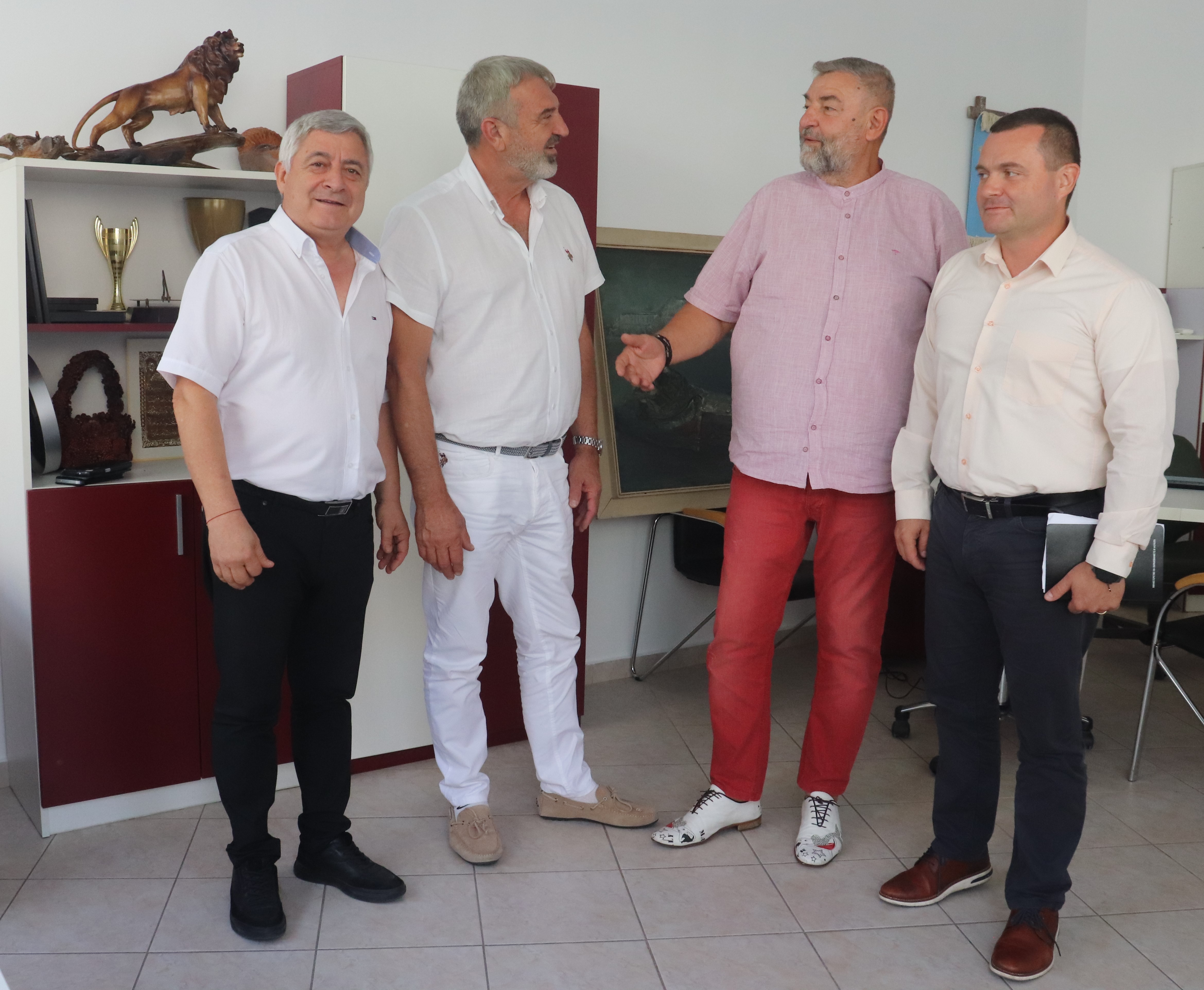 Тримата първи мъже в Русе се запознаха с новия офис, в който вече ще приема граждани омбудсманът Валентин Димитров