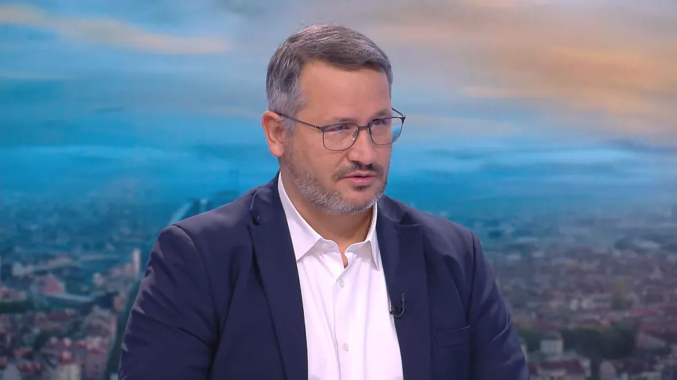 Христанов за рекета по границите: Паркингите са завладени от шепа мафиотчета, а държавата отбива номера