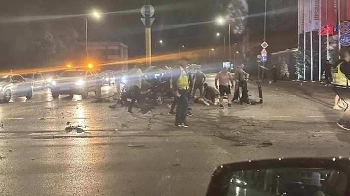 Автомобил катастрофира в София