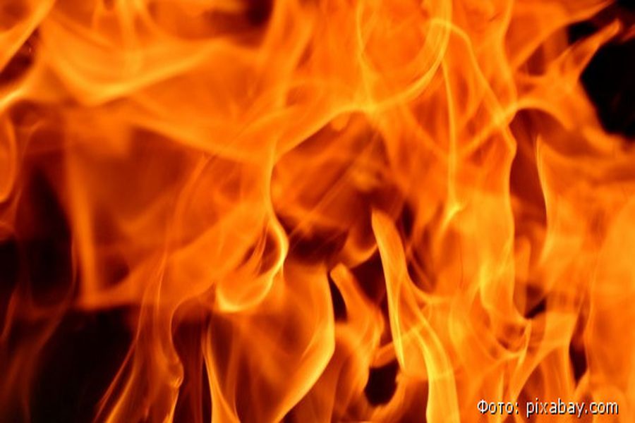 Три часа и половина два екипа огнеборци гасиха пожар в Мартен