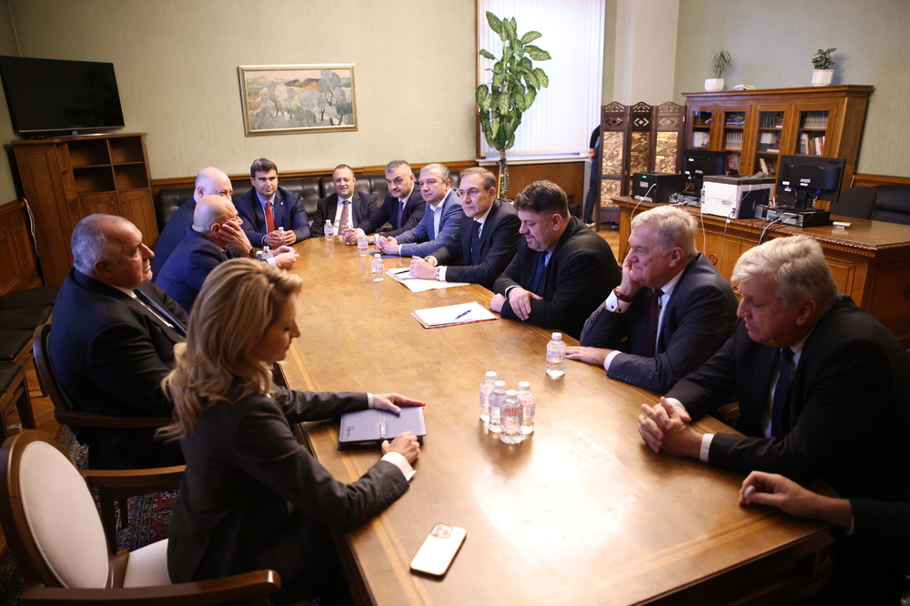 "БСП-Обединена левица" след срещата с ГЕРБ-СДС: Разговаряхме за политики, не за съставяне на правителство