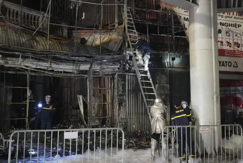 11 жертви на пожар в заведение, подпален от мъж след спор с персонала