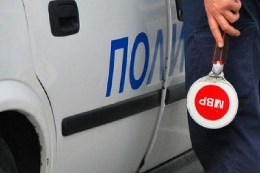 20-годишна се заби с колата си в мантинела