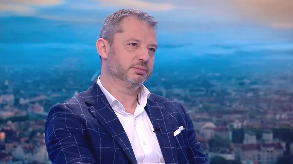 Делян Добрев: Асен Василев хипнотизира цял народ, който повярва, че ще живее добре, теглейки кредити