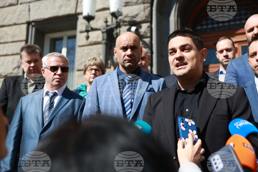 МЕЧ плаши със сръбски сценарий заради решението парламентарната им група "да бъде разпадната"