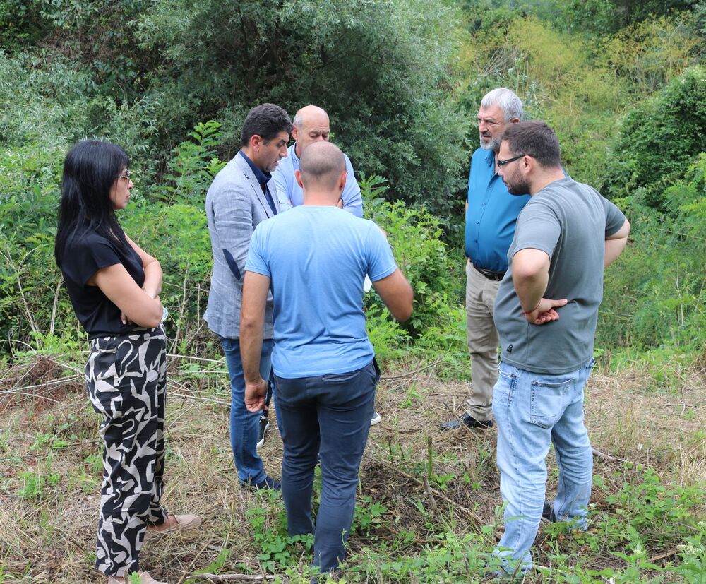 Ерозия на ската на река Черни Лом застрашава водопровод в Две могили
