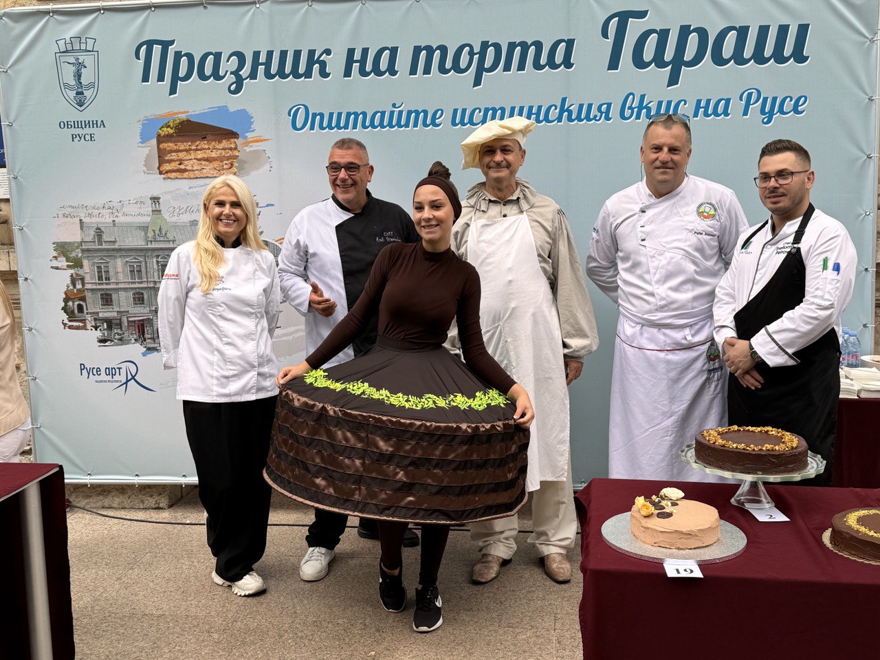 18-годишният Аслан Ахмедов е големият победител в конкурса за нетрадиционна торта „Гараш“