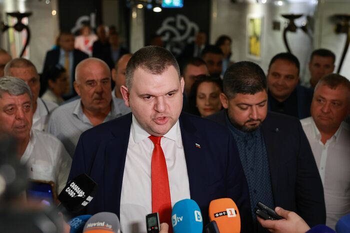 За закриването на "Автомобилна администрация" се обяви Делян Пеевски